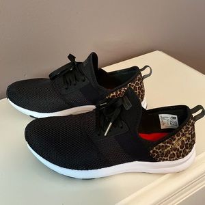 New Balance Fuelcore Nergize Black/Leopard print Sneakers, size 9